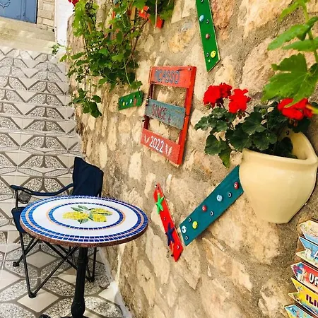 Picasso Gazde/Camere de închiriat *